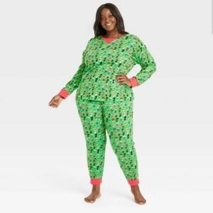 Alice Butts X Wondershop Multi Santa Pajama Set